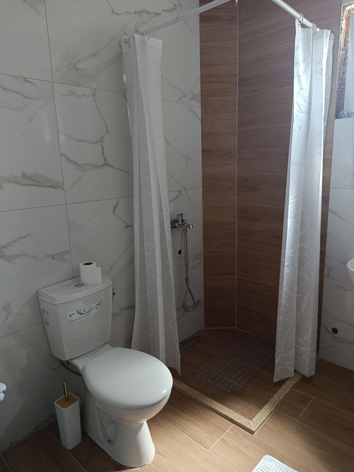 Matija Airport Apartment Mitrovici  Dış mekan fotoğraf