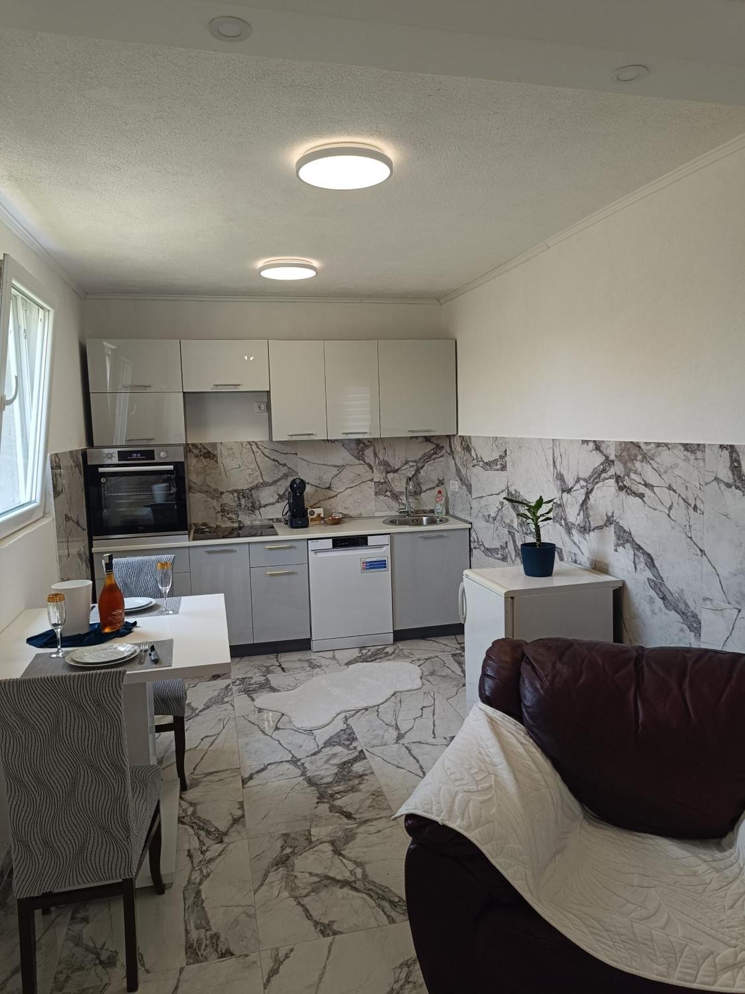 Matija Airport Apartment Mitrovici  Dış mekan fotoğraf