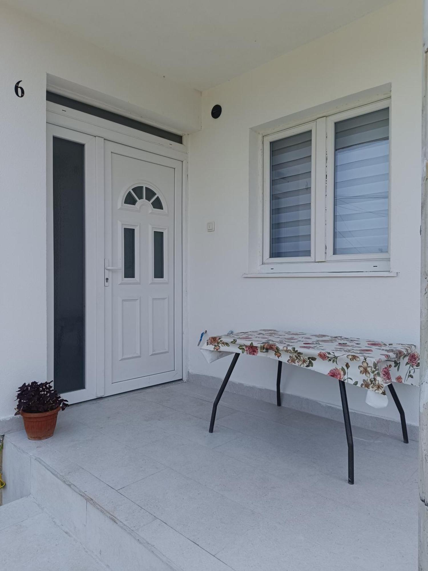Matija Airport Apartment Mitrovici  Dış mekan fotoğraf