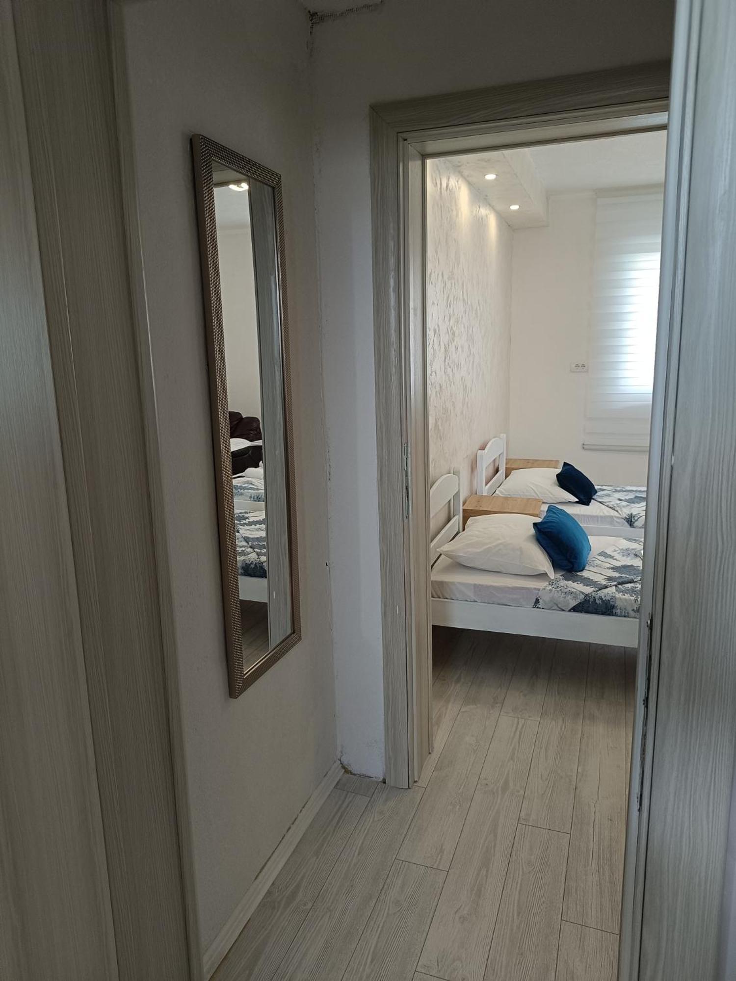 Matija Airport Apartment Mitrovici  Dış mekan fotoğraf